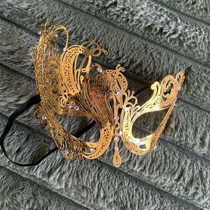 Elegant Gold Masquerade Mask